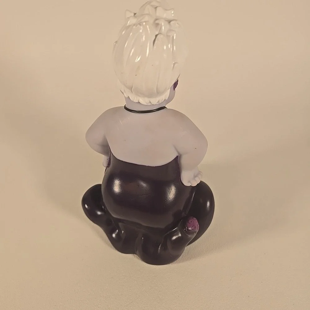 Disney The‎ Little Mermaid Ursula Figure 8